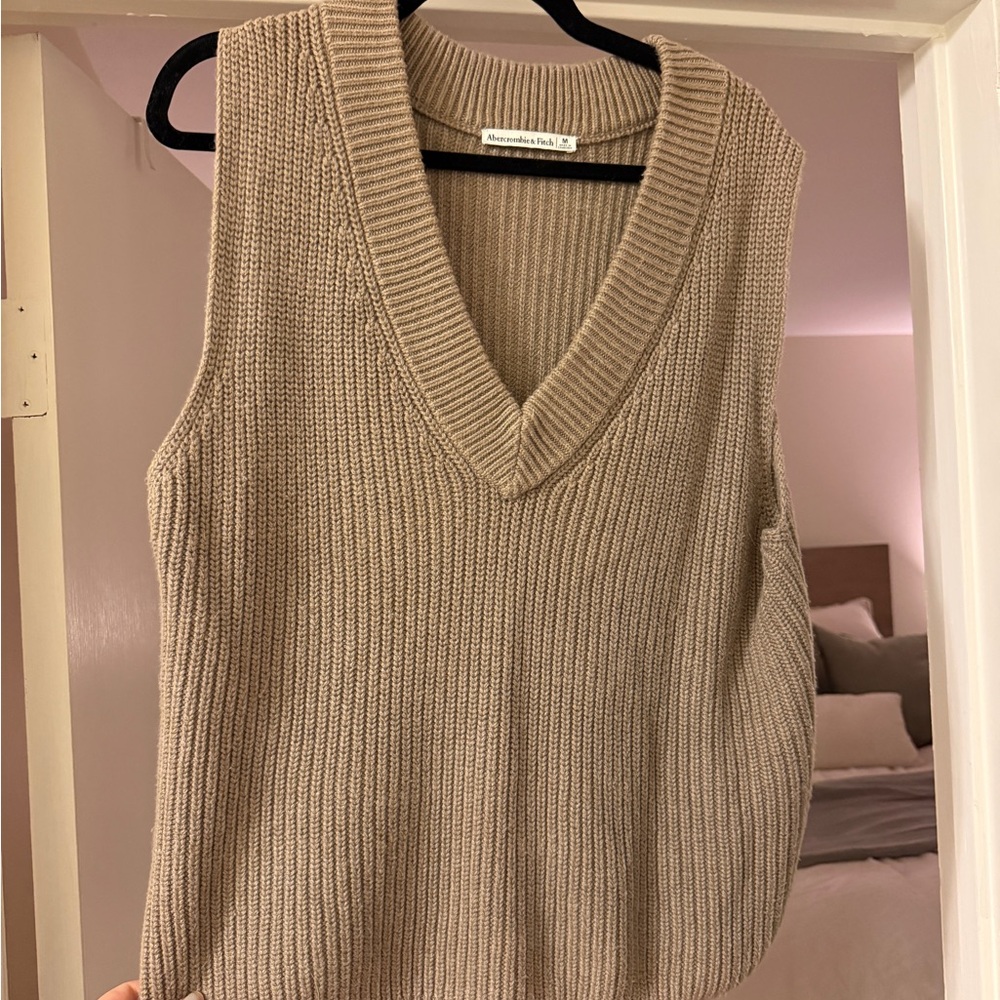Abercrombie & Fitch Women's V-Neck Sleeveless Knit Vest - Taupe